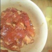 金针菇瘦肉汤做法图解1)