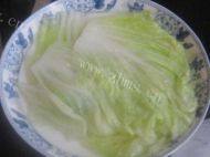 口感饱满的鲜虾白菜包做法图解3)
