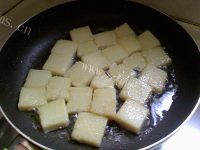 美味的麻辣米豆腐做法图解3)