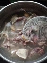 美味的香菇母鸡汤做法图解3)