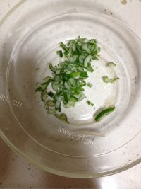 香喷喷的鲫鱼萝卜丝汤做法图解3)