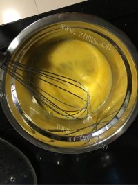 垂涎欲滴的原味葡式蛋挞做法图解4)