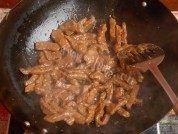 孜然牛肉条做法图解4)