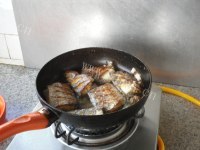家常菜葱烧带鱼做法图解7)