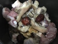 美味的花生煲猪手做法图解1)