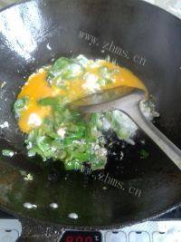 十分诱人的青椒炒鸡蛋做法图解5)
