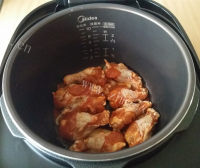 皮酥肉嫩的奥尔良鸡翅根做法图解5)