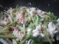 家常菜芹菜鱿鱼卷