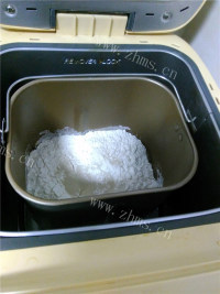 色味俱佳的肉松面包做法图解4)