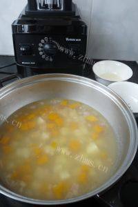 美味的土豆南瓜浓汤做法图解4)