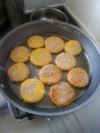 美味黑豆沙南瓜糯米饼做法图解9)