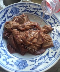 爆炒杜仲腰花做法图解5)