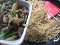 美味的肉丝炒面