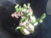 家常菜丝瓜肉片汤做法图解5)