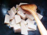 木耳烧豆腐做法图解5)