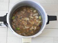 让人怀念的牛肉炖萝卜做法图解6)