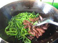 自己做的青椒豇豆炒腊肉的做法图解七