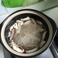 风味香菇丸子砂锅做法图解8)