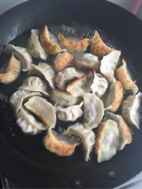 回味无穷的煎饺做法图解2)