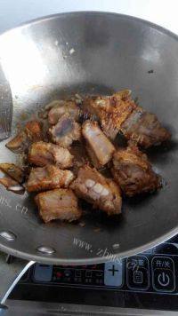 家常菜排骨炖豆角做法图解6)