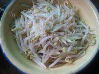 家常菜凉拌豆芽做法图解7)
