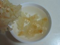 美味的红豆花生莲子银耳羹做法图解2)