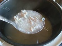 特色美食皮蛋瘦肉粥做法图解8)
