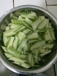 大厨之角瓜炒肉做法图解1)