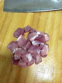 美味的野生菌瘦肉炖汤做法图解4)