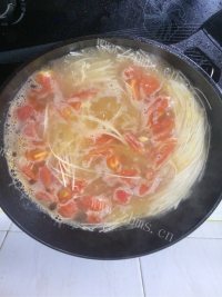 西红柿鸡蛋面做法图解7)