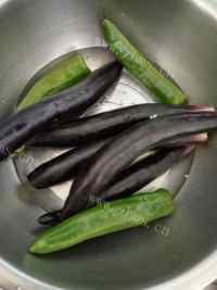 香飘十里的红烧茄子做法图解1)