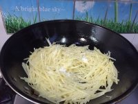 色香味俱全的炒土豆丝做法图解5)