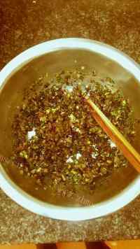 美味的荠菜猪肉饺子做法图解9)