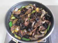 食欲满满的爆炒猪心做法图解9)