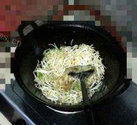 家常菜素炒豆芽做法图解3)