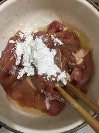香辣滑嫩家庭版水煮肉片做法图解6)