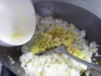 自己做的豌豆蛋炒饭做法图解10)