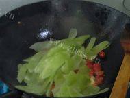 色香味具全的清炒莴笋做法图解4)