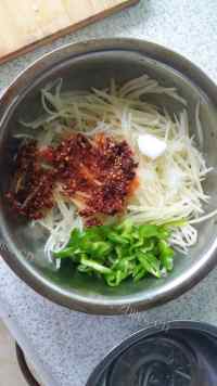 DIY凉拌土豆丝做法图解8)