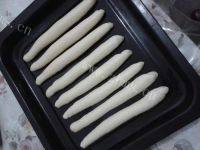自制淡奶排包做法图解14)