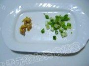 美味的青椒玉米炒饭做法图解2)