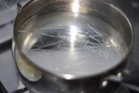 鲍鱼蒸粉丝做法图解6)