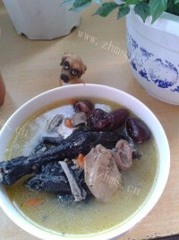 美味的红枣乌鸡汤