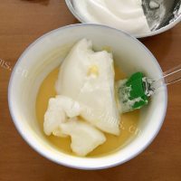 回味无穷的戚风蛋糕做法图解14)