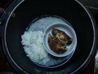 家常菜芋头炒肉做法图解1)
