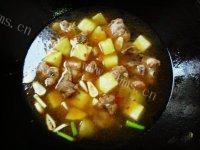「DIY美食」土豆烧排骨做法图解4)