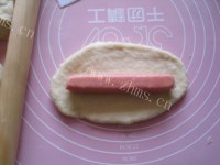 自制火腿肠面包做法图解5)