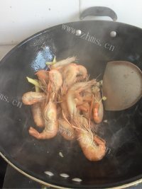 美味的洋葱炒虾做法图解3)