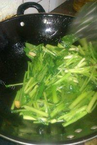 让人怀念的炒油菜做法图解5)