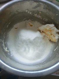 香气浓郁的焦糖苹果派做法图解3)